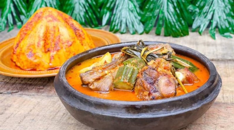 Le foutou banane est une recette d'origine ivoirienne un vrai régal fait à base de bananes plantains . N'hésitez pas à réaliser la recette c'est un délice.