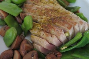 Ventrèche de Thon Grillé Améliorez votre jeu de barbecue avec ventrèche de Thon Grillé! Mariné dans une sauce sucrée et salée et cuit sur des charbons ardents à la perfection, c'est un plaisir assuré pour la foule. Délicieux en entrée ou en plat principal ! Vous cherchez de délicieuses idées pour votre prochain festival de grillades ? Ce ventre de thon grillé doit figurer sur votre liste ! Que ce soit en apéritif avec une bière glacée ou en plat principal servi avec du riz cuit à la vapeur, vous trouverez le délicieux mélange de saveurs sucrées et l'arôme fumé difficile à résister !