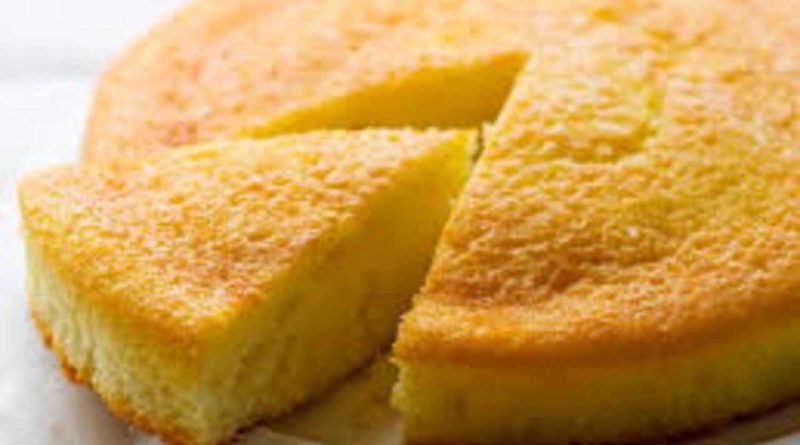 Comment faire du gateau au yaourt Le gâteau au yaourt est facile à préparer, facile à adapter et utilise des ingrédients ménagers de base. Habillez-le de crème fouettée, de compote de fruits ou de sucre glace pour un dessert printanier. Nous avons tous eu des moments où une envie de gâteau frappe et vous n'êtes pas préparé. Laissez ce tendre gâteau au yaourt être la réponse. Il utilise des ingrédients du garde-manger pour créer un gâteau sans fioritures, moelleux, moelleux et à peine sucré.