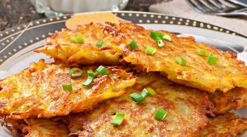 Les beignets de pommes de terre sont une recette délicieusement facile à préparer - ils font une collation savoureuse que même les plus petits des enfants adoreront, ou sont fabuleux en accompagnement d'un repas plus copieux comme un barbecue et une salade.