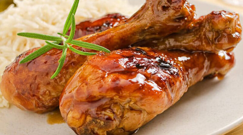 Le poulet grillé à la moutarde au miel est un poulet grillé tendre et juteux recouvert d'une sauce sucrée et piquante avec une touche d'épice. C'est simple à préparer et tellement savoureux. Les saveurs fraîches et parfaitement équilibrées de la moutarde au miel seront un incontournable de vos projets de barbecue d'été !