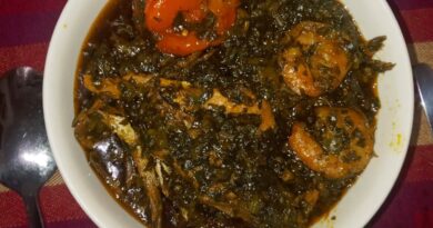 Sauce feuilles de patates douces Les feuilles de patates douces  sont consommées comme légumes dans de nombreux pays africains (Liberia, Sierra Leone, Guinée, Mali). Il existe de nombreuses façons de cuisiner des feuilles de patates douces et cette recette vous montrera une manière riche et délicieuse de les préparer.