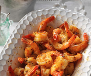 La marinade de ce plat rend les crevettes si savoureuses que vous n'aurez même pas besoin d'une trempette. Même ceux qui prétendent ne pas aimer les crustacés aiment vraiment cet apéritif.