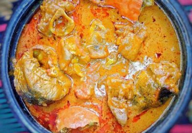 Sauce graine Je vous donne ma recette de sauce aux graines de palme. Cette sauce est cuisinée de différentes manières dans plusieurs pays africains et se déguste avec du foutou, du fufu, du placali, du riz etc…. En Afrique, nous vivons souvent en communautés. Nous cuisinons généralement en grande quantité, surtout lorsqu'il s'agit de ce type de plat.