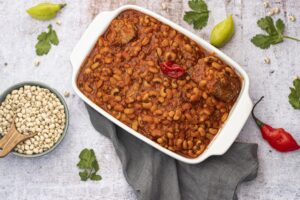 Recette de Ragoût d'haricots au poivre noir Ndambé (au Sénégal) et Togué (en Guinée) Le Ragoût d'haricots Ndambé ou ragoût de niébé à la viande vous n'en avez pas encore goûté voici la recette, ce ragoût d'haricots est parfait pour un diner moi je le préfère encore plus pour mon petit et je commence la journée au top.