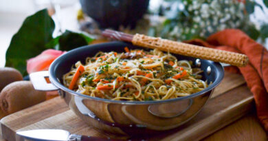 Recette simple de nouilles sautées au poulet vous cherchez une idée e recette facile et rapide de nouilles voila une à essayer chez vous.