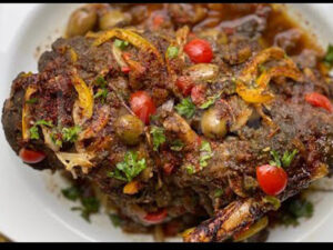 Méchoui de mouton au couscous Vous manquez d'idée de cuisine voici voici une recette facile et rapide à faire le méchoui de mouton au couscous. Bon appétit.