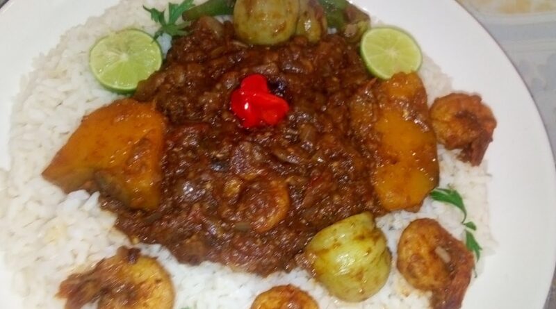 Comment préparer la sauce magangni de Guinée avec de l’aubergine africain, oignons, soumbara, poissons bonga, crevettes,...