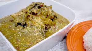 La sauce gouagouassou Ivoirienne est une sauce faite à base d’aubergines, de gombos, de poissons fumés, de gnangnans.