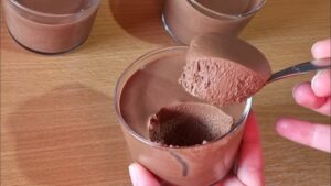 Un dessert au chocolat facile et rapide à faire avec seulement 1 œuf juste délicieux. Bon appétit.