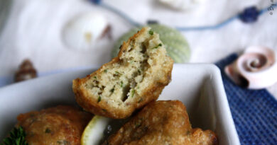 Vous avez de la farine et de la sardine a la maison? Essayez ça. Suivez les étapes de preparation dans la vidéo ci-dessous. N’oubliez pas de nous laisser un commentaire au bas de l’article pour nous donner votre avis sur la recette.