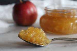 Confiture de pommes super facile et rapide .Une recette de Confiture de pommes super facile et rapide préparer à base de pommes, sucre.