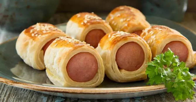 Les petits roulés apéritifs à la saucisse