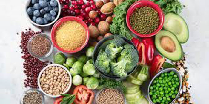 Comment soulager la constipation ave 7 aliments et boissons tels que : Huiles d'olive et de lin, Yaourt et kéfir, Fruits riches en fibres...