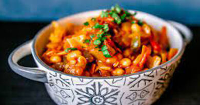 Le Chakalaka est un plat sud-africain qui incarne à la fois la diversité culturelle et l'authenticité de la cuisine du pays. Cette recette simple et délicieuse est un mélange savoureux de légumes épicés, de haricots et d'épices.