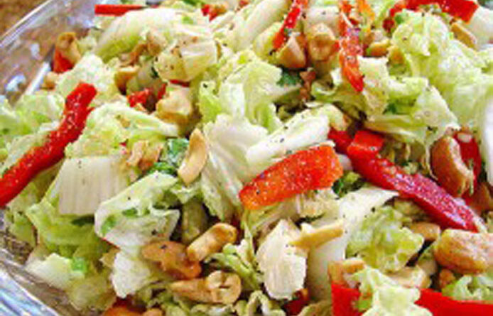 La salade au chou chinois est une option délicieuse et nutritive pour ceux qui cherchent à intégrer des légumes frais dans leur alimentation. Avec sa saveur légèrement sucrée et croquante, le chou chinois est parfait pour une salade savoureuse et rafraîchissante.