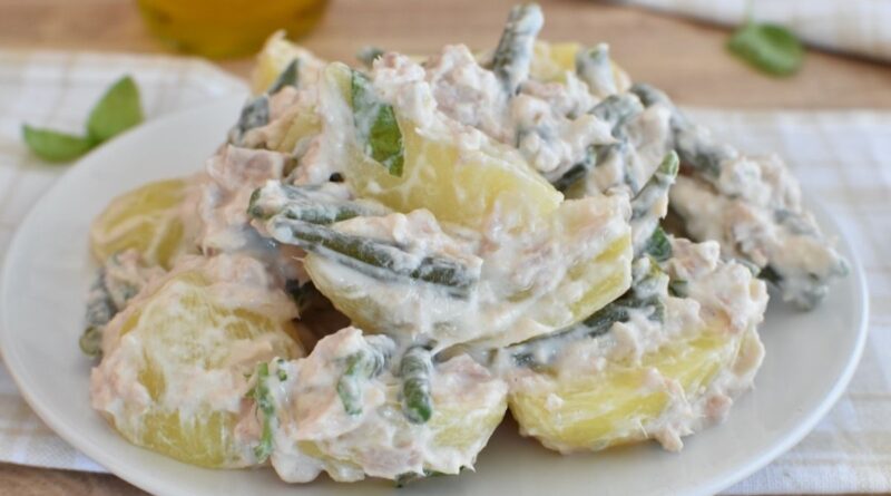 Recette de Salade de Pomme de terre et haricots Voici une recette de salade de pommes de terre et haricots verts .