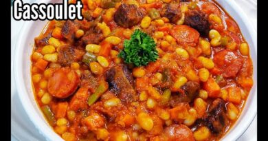 Nous vous proposons le Cassoulet à la viande de bœuf et aux saucisses dans cet article nous vous montrons comment préparer cette recette