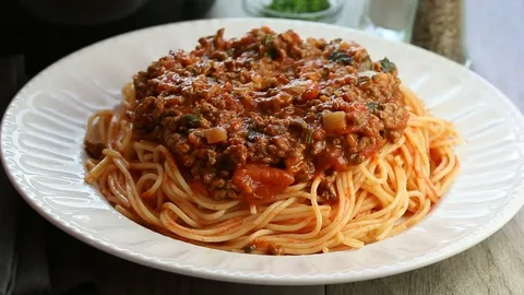 Spaghetti bolognaise express : recette simple et savoureuse